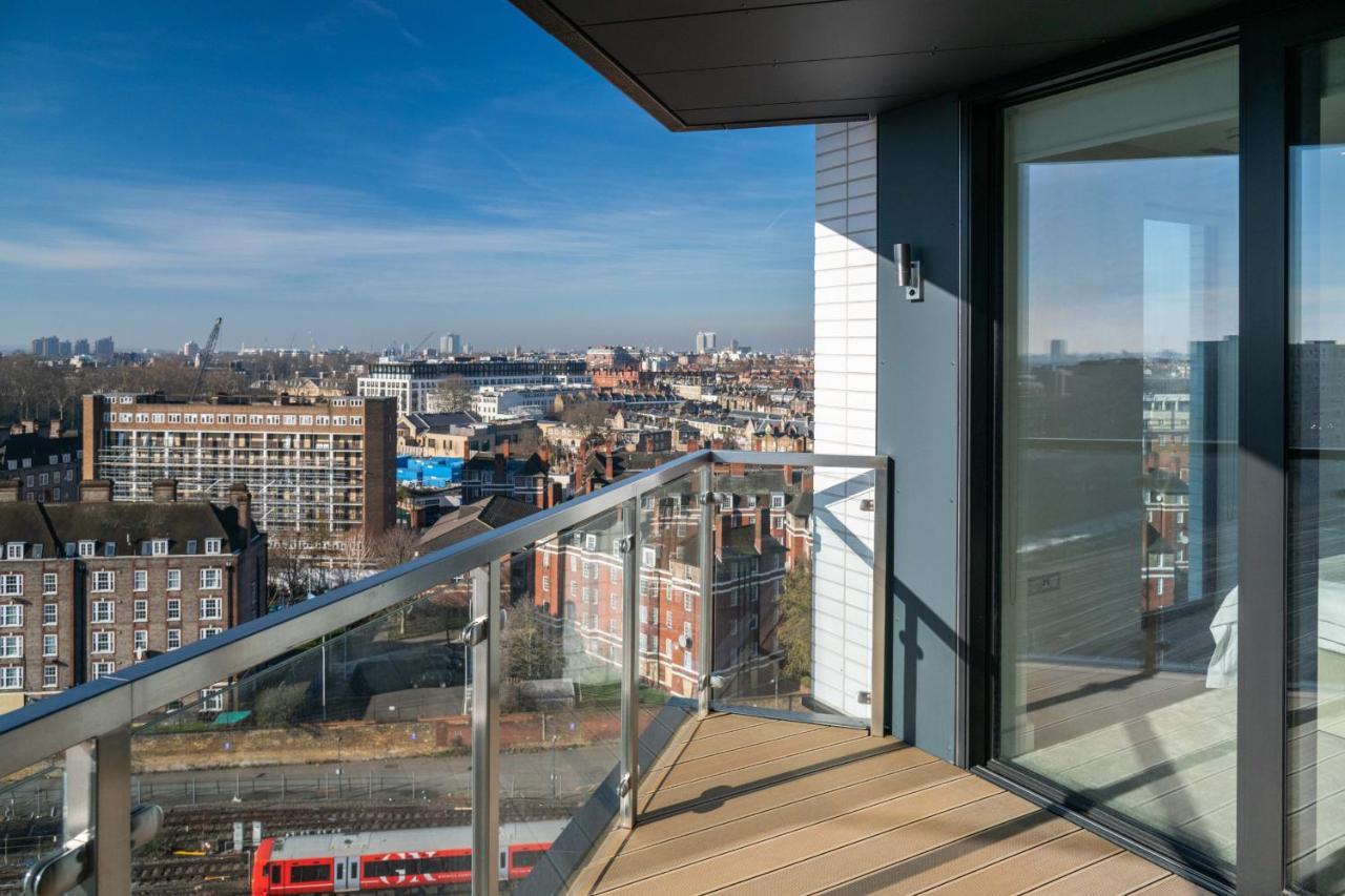 Modern Family Home Close To Victoria Station By Underthedoormat Londra Exterior foto