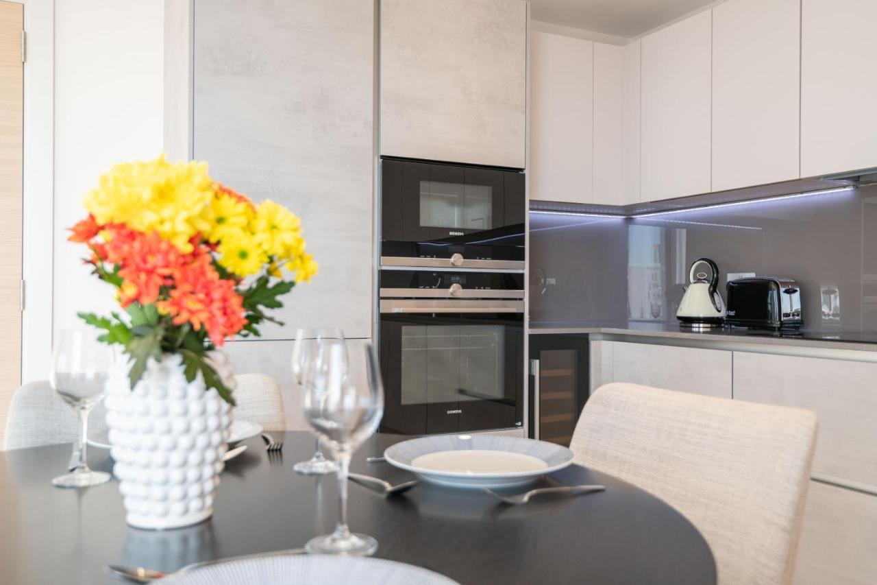 Modern Family Home Close To Victoria Station By Underthedoormat Londra Exterior foto